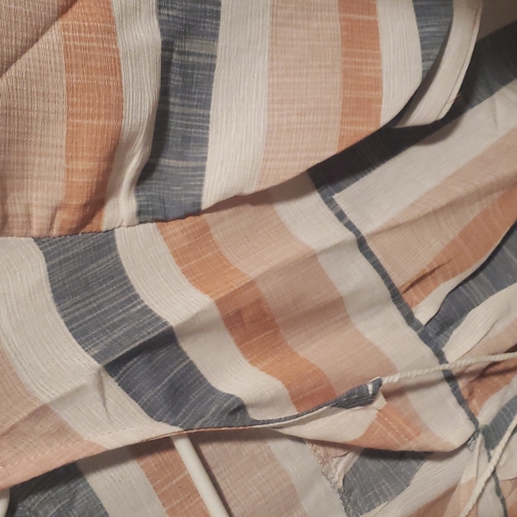 🔥New boutique split neck top - Picture 7 of 9